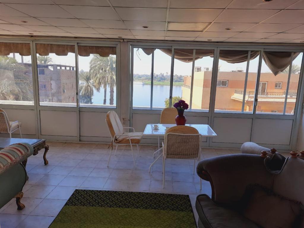 East Luxor Apartments With Nile Views Jazirat al Awwamiyah Esterno foto